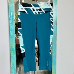 BROOKS Cropped Leggings